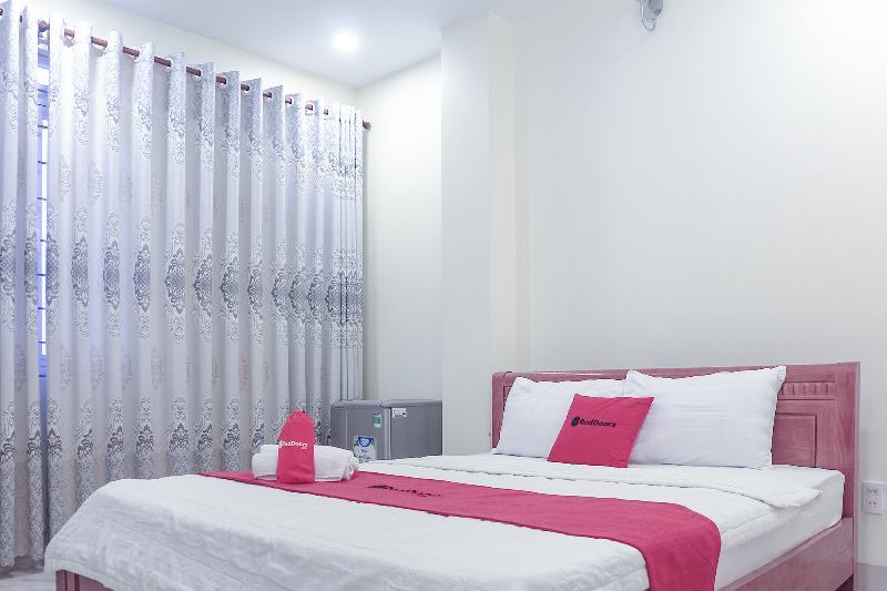 Reddoorz Plus @ Dong Den Street Hotel Хошимин Екстериор снимка