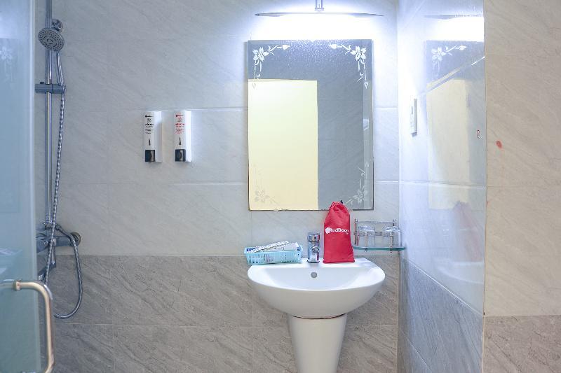 Reddoorz Plus @ Dong Den Street Hotel Хошимин Екстериор снимка