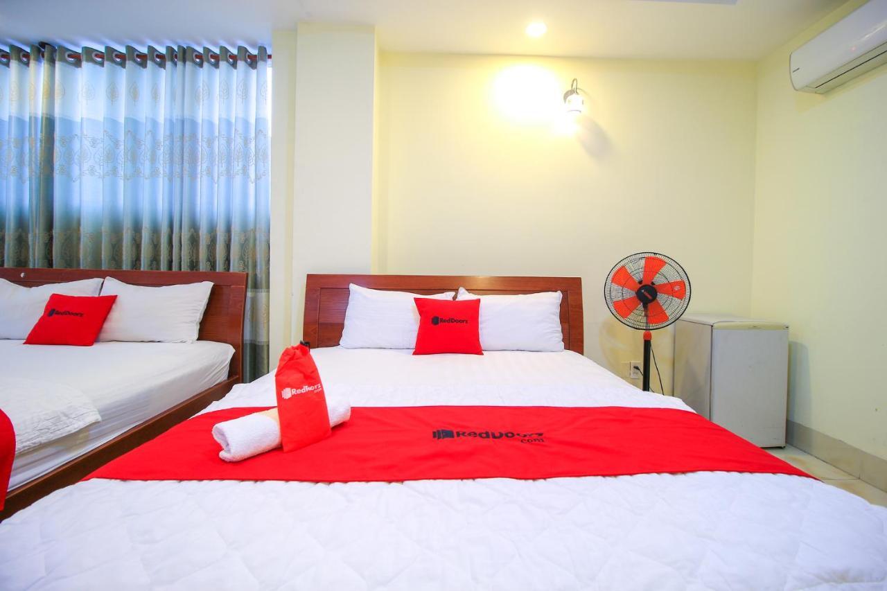Reddoorz Plus @ Dong Den Street Hotel Хошимин Екстериор снимка