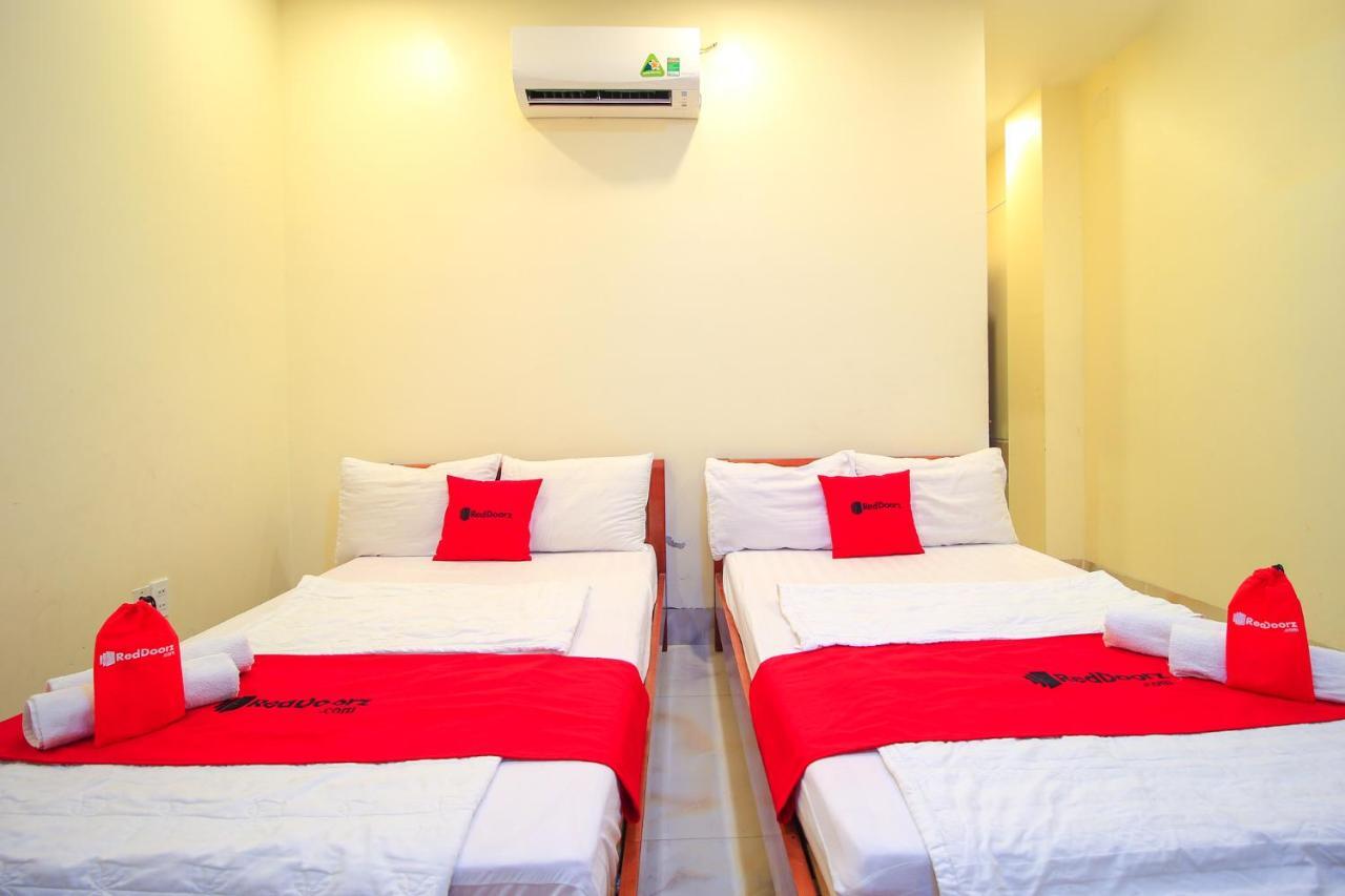 Reddoorz Plus @ Dong Den Street Hotel Хошимин Екстериор снимка