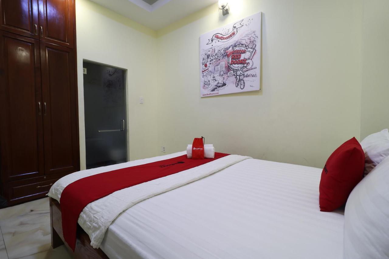 Reddoorz Plus @ Dong Den Street Hotel Хошимин Екстериор снимка