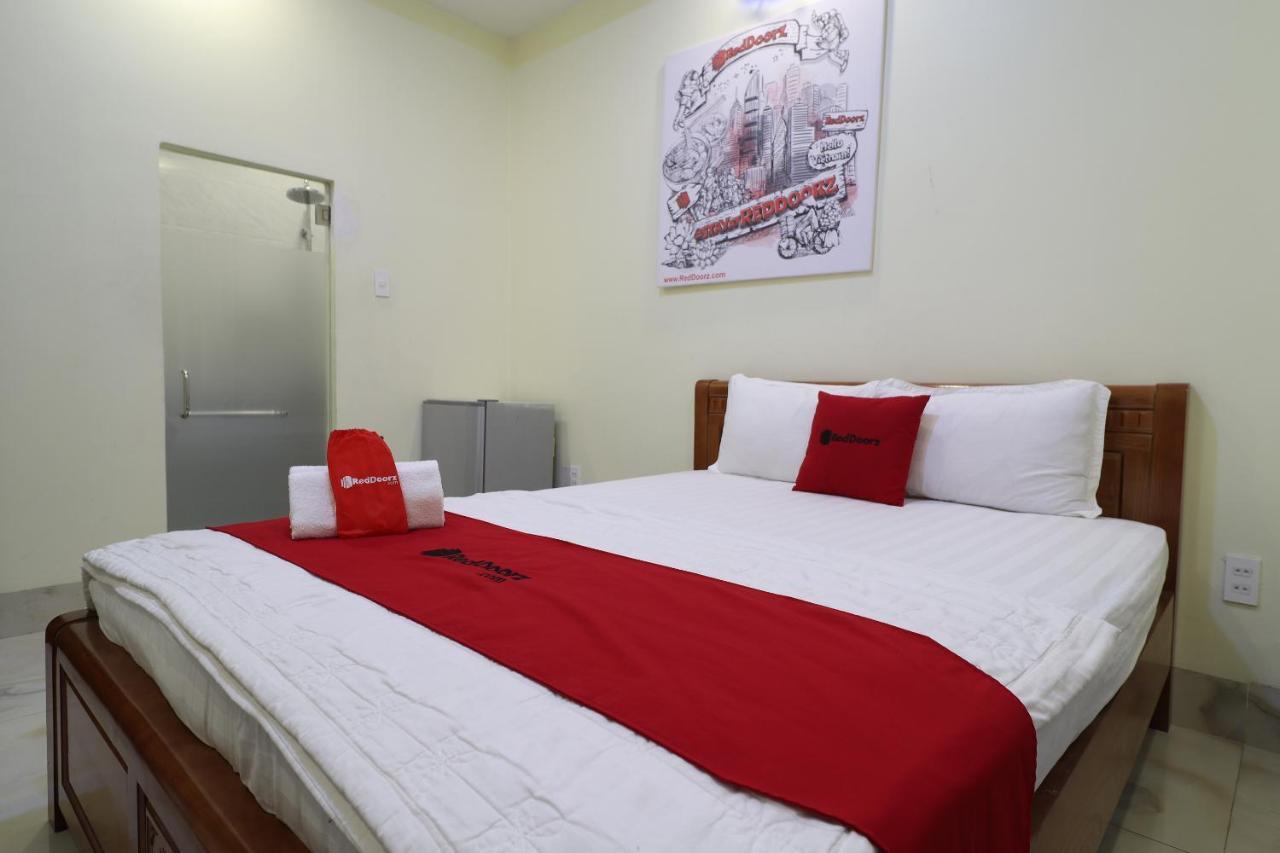 Reddoorz Plus @ Dong Den Street Hotel Хошимин Екстериор снимка