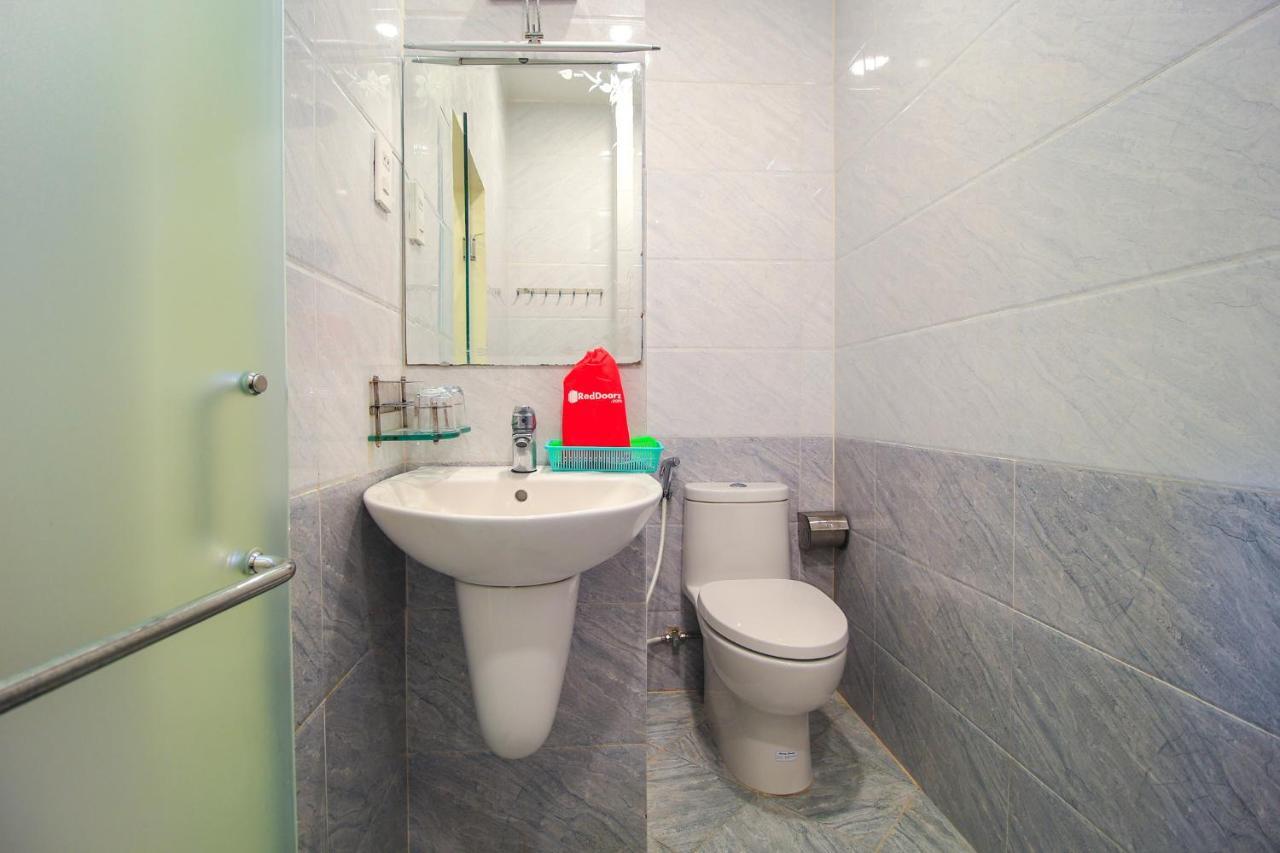 Reddoorz Plus @ Dong Den Street Hotel Хошимин Екстериор снимка