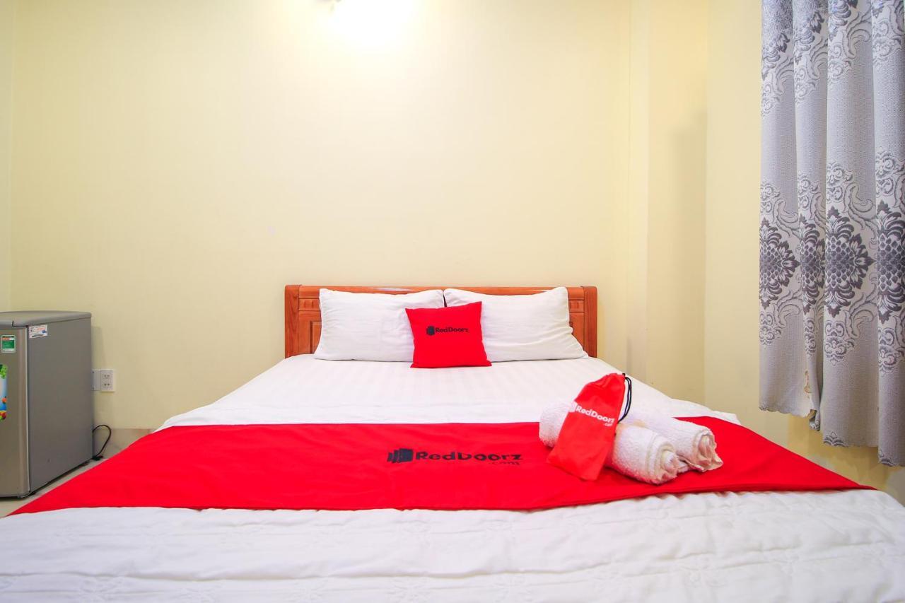 Reddoorz Plus @ Dong Den Street Hotel Хошимин Екстериор снимка