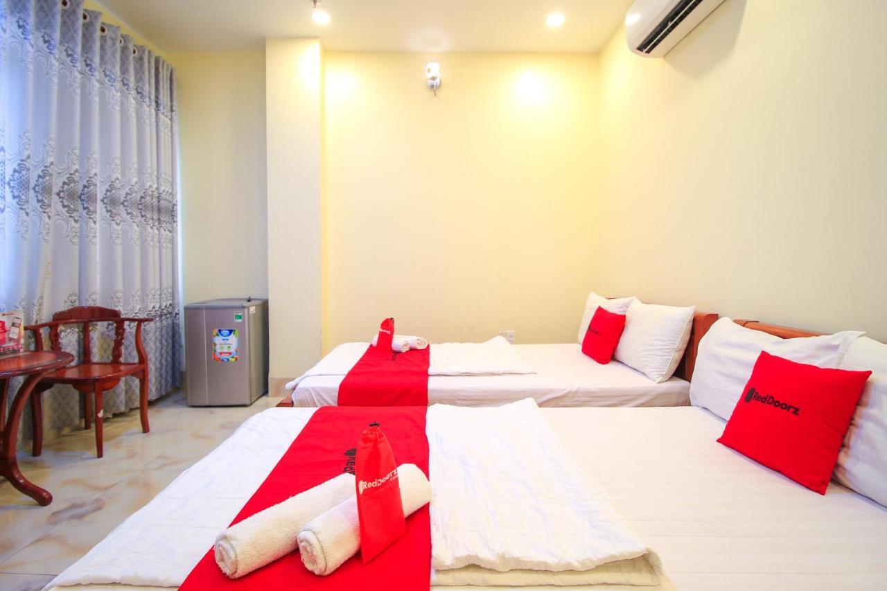 Reddoorz Plus @ Dong Den Street Hotel Хошимин Екстериор снимка