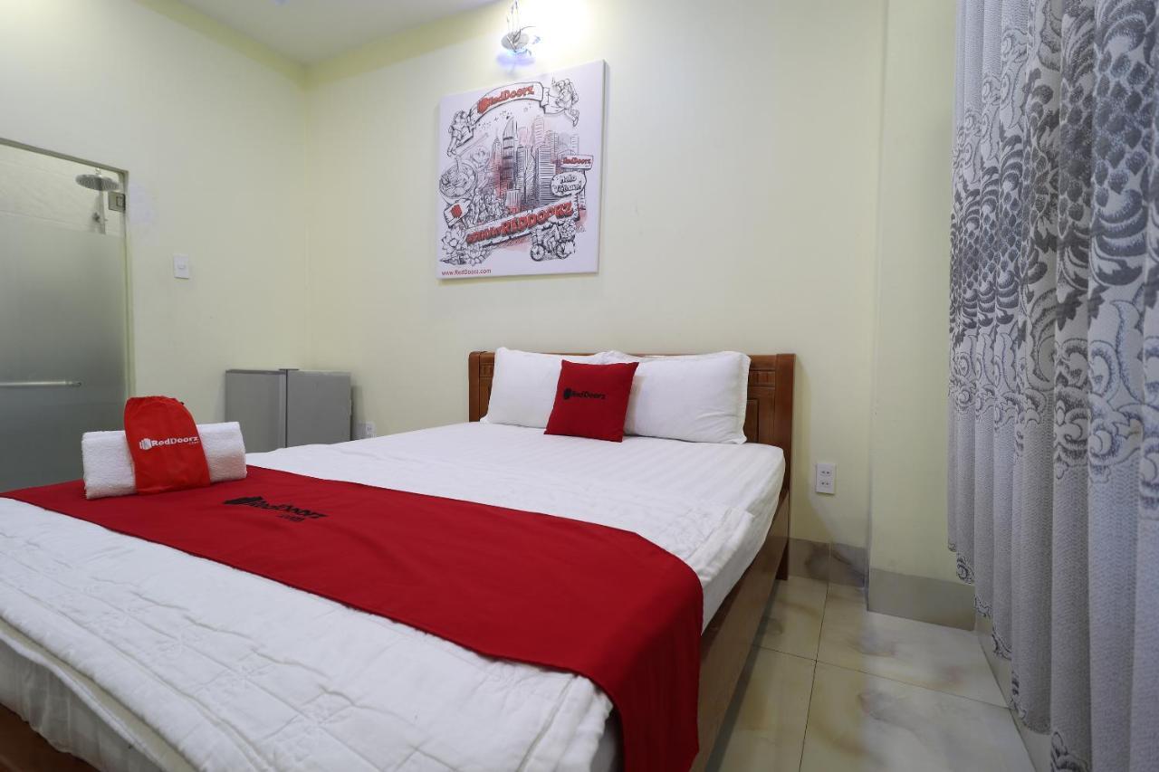 Reddoorz Plus @ Dong Den Street Hotel Хошимин Екстериор снимка